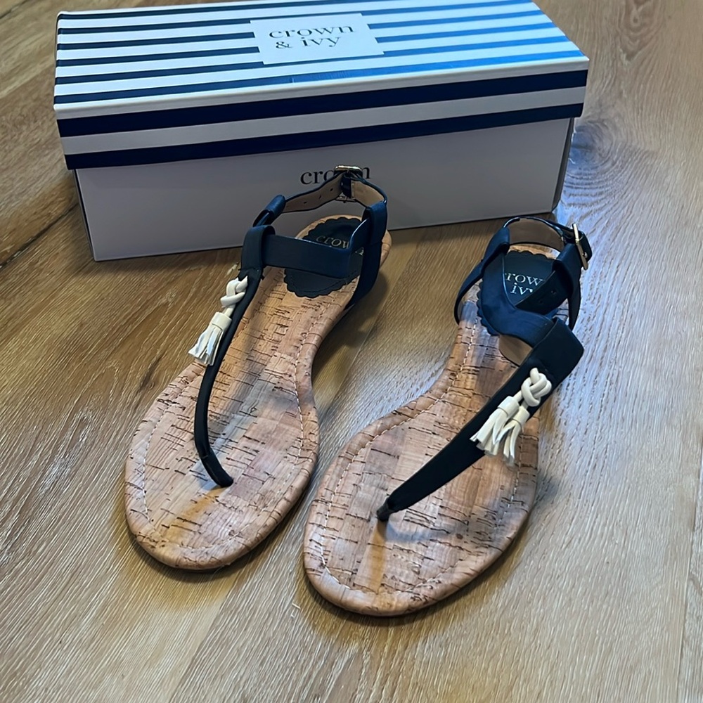 Crown & Ivy Novel Navy Beve sandals